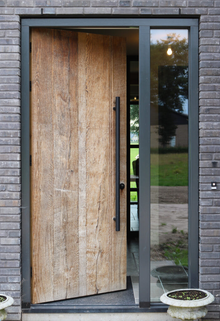 ancienne porte d'entrée en chêne